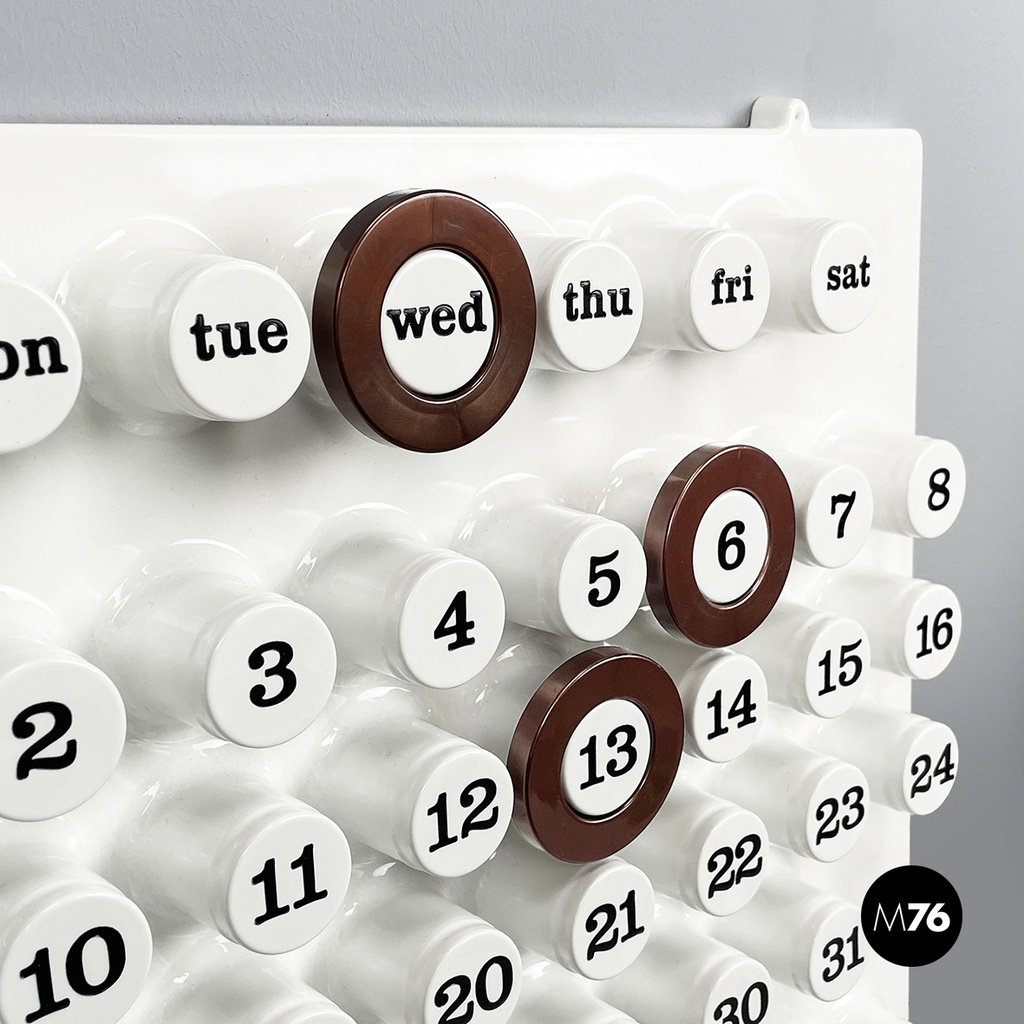 Anelli marroni per calendario di Ring a Date, 2020 ca.