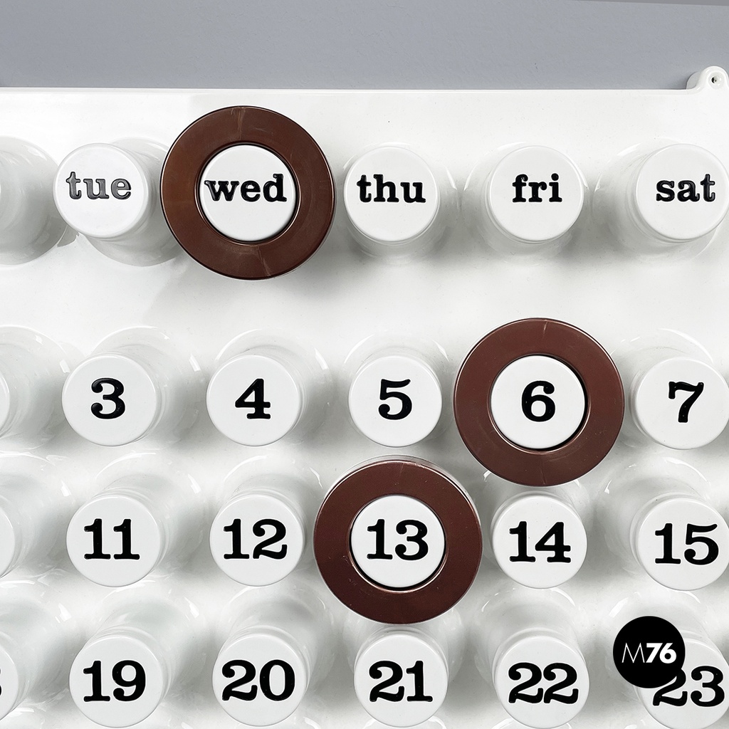 Anelli marroni per calendario di Ring a Date, 2020 ca.