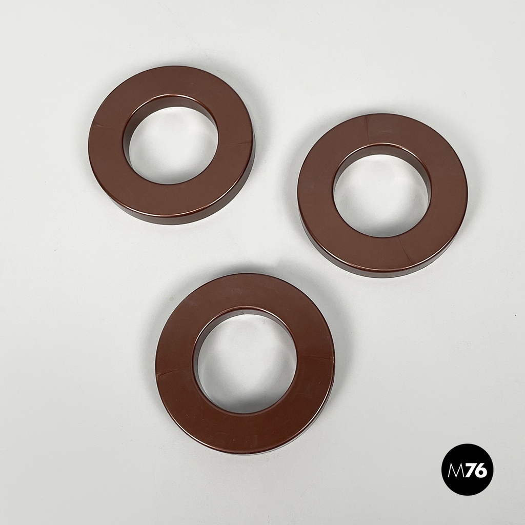 Anelli marroni per calendario di Ring a Date, 2020 ca.