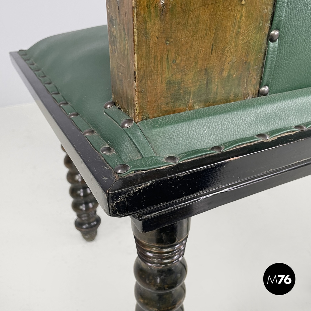 Sedie in pelle verde con decorazioni in legno, 1930 ca.