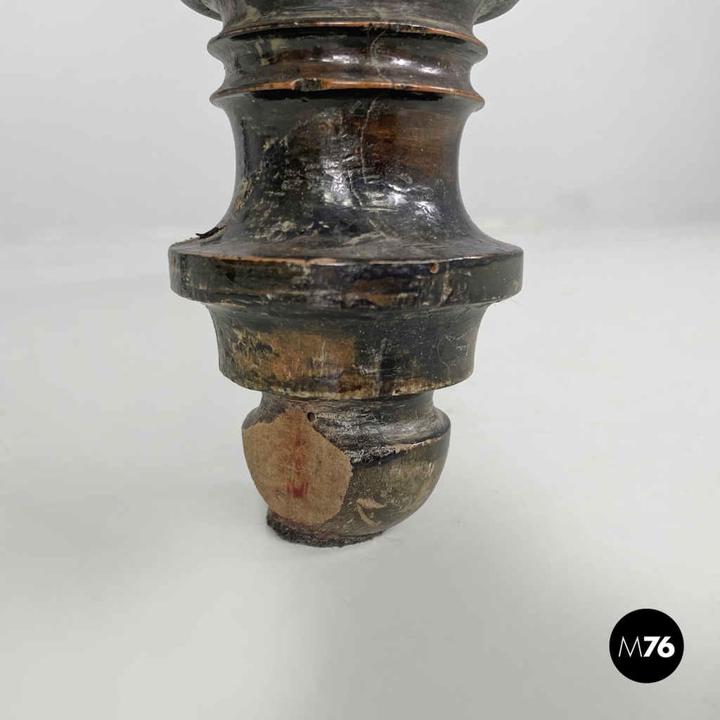 Sedie in pelle verde con decorazioni in legno, 1930 ca.