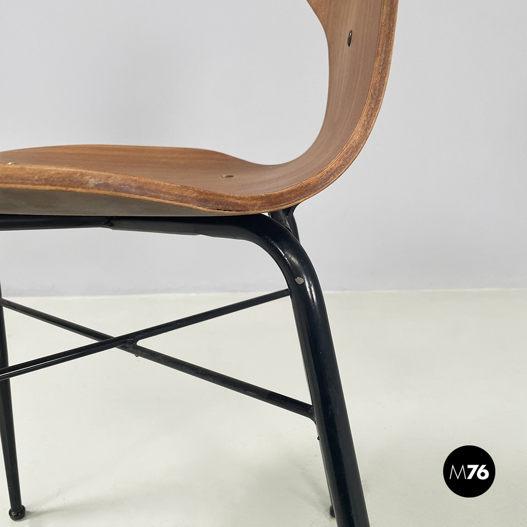 Italian mid-century modern Chair in curved wood and black metal, 1960s