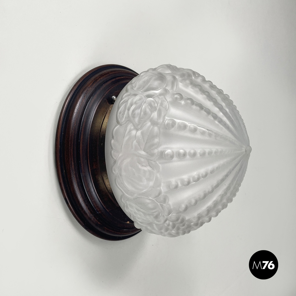 Italian art deco Wall lamp in crafted glass, wood and brass, 1930-1940s