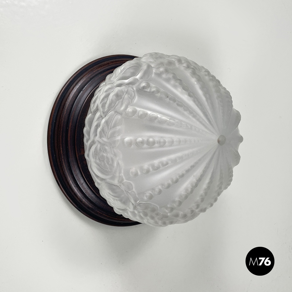 Italian art deco Wall lamp in crafted glass, wood and brass, 1930-1940s