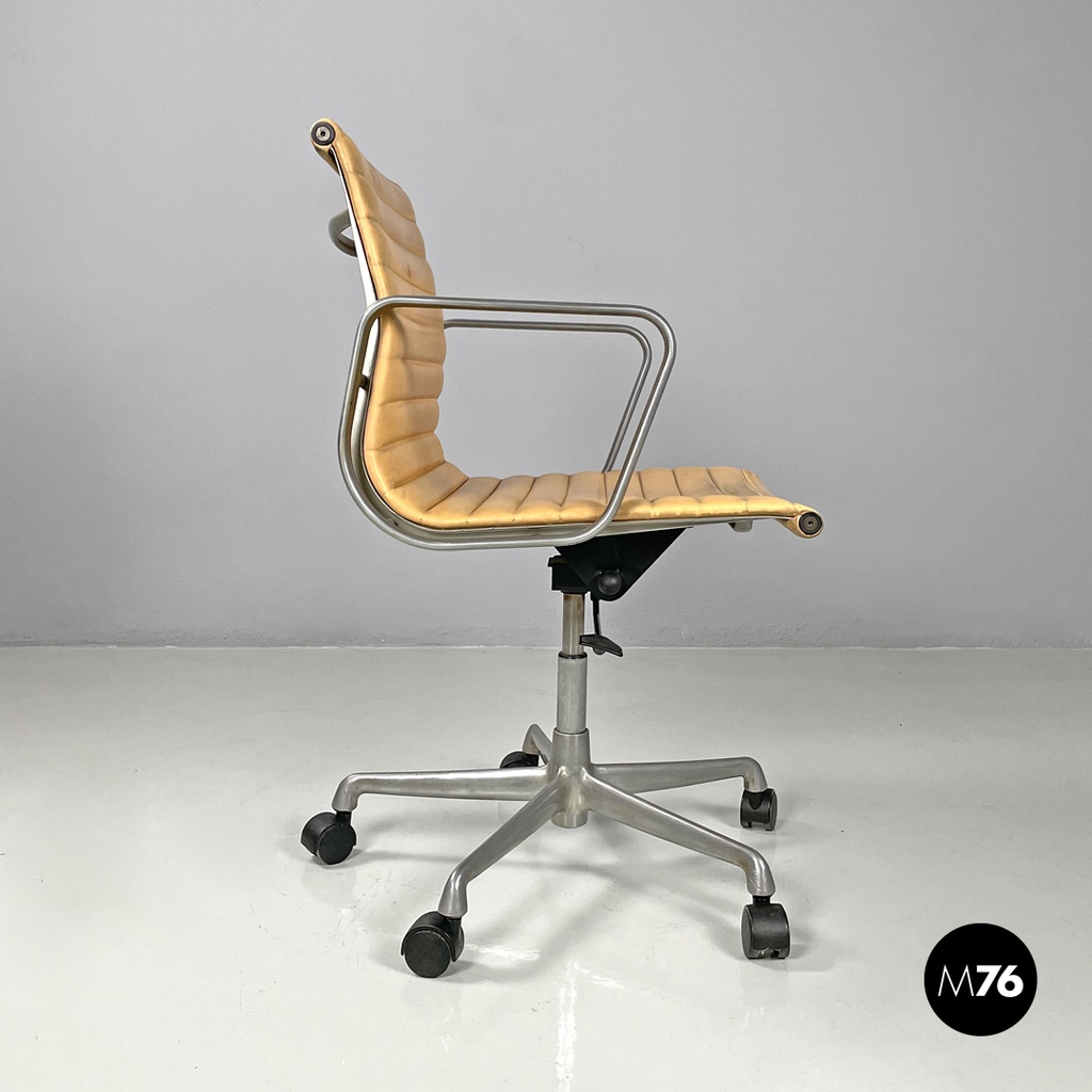 Italian modern salmon pink leather swivel office chair by Eames for ICF, 1970s