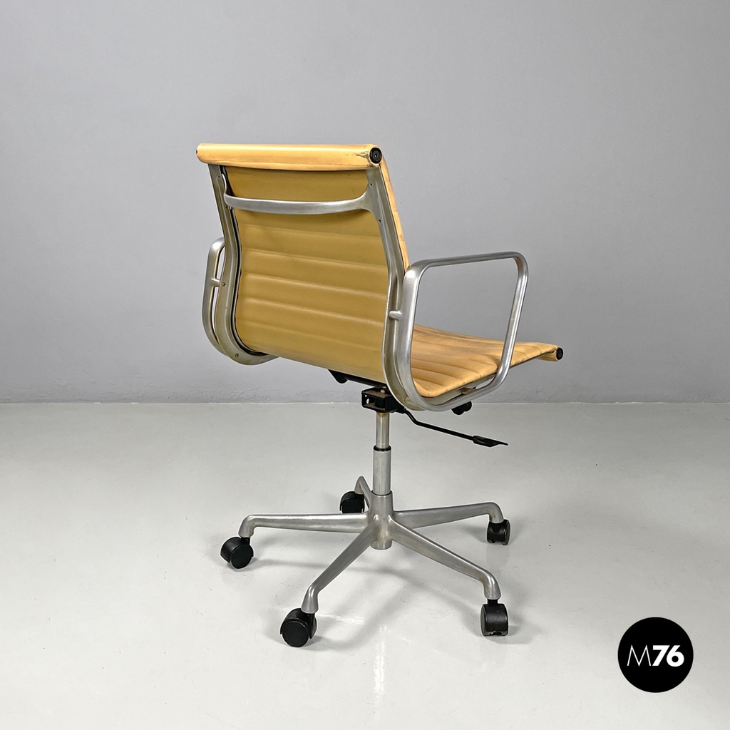 Italian modern salmon pink leather swivel office chair by Eames for ICF, 1970s