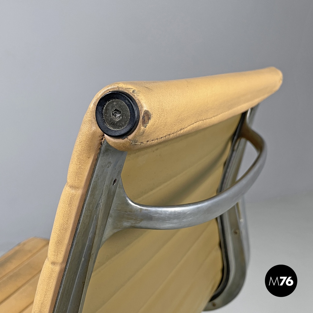 Italian modern salmon pink leather swivel office chair by Eames for ICF, 1970s