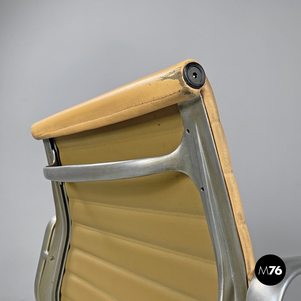 Italian modern salmon pink leather swivel office chair by Eames for ICF, 1970s