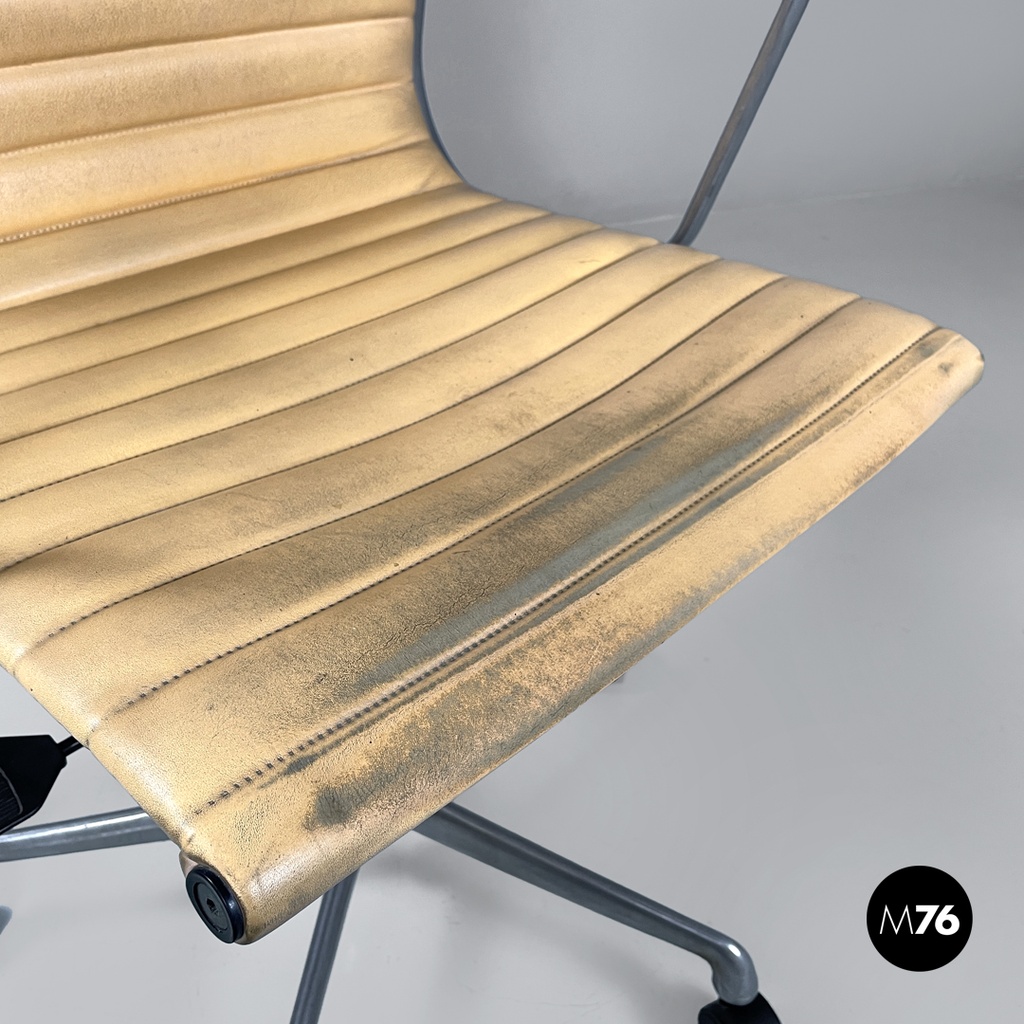 Italian modern salmon pink leather swivel office chair by Eames for ICF, 1970s