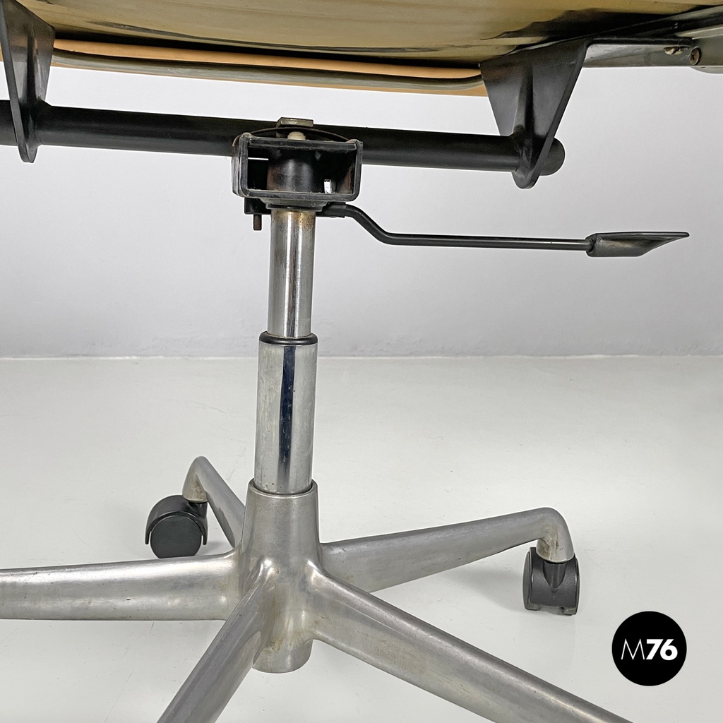 Italian modern salmon pink leather swivel office chair by Eames for ICF, 1970s