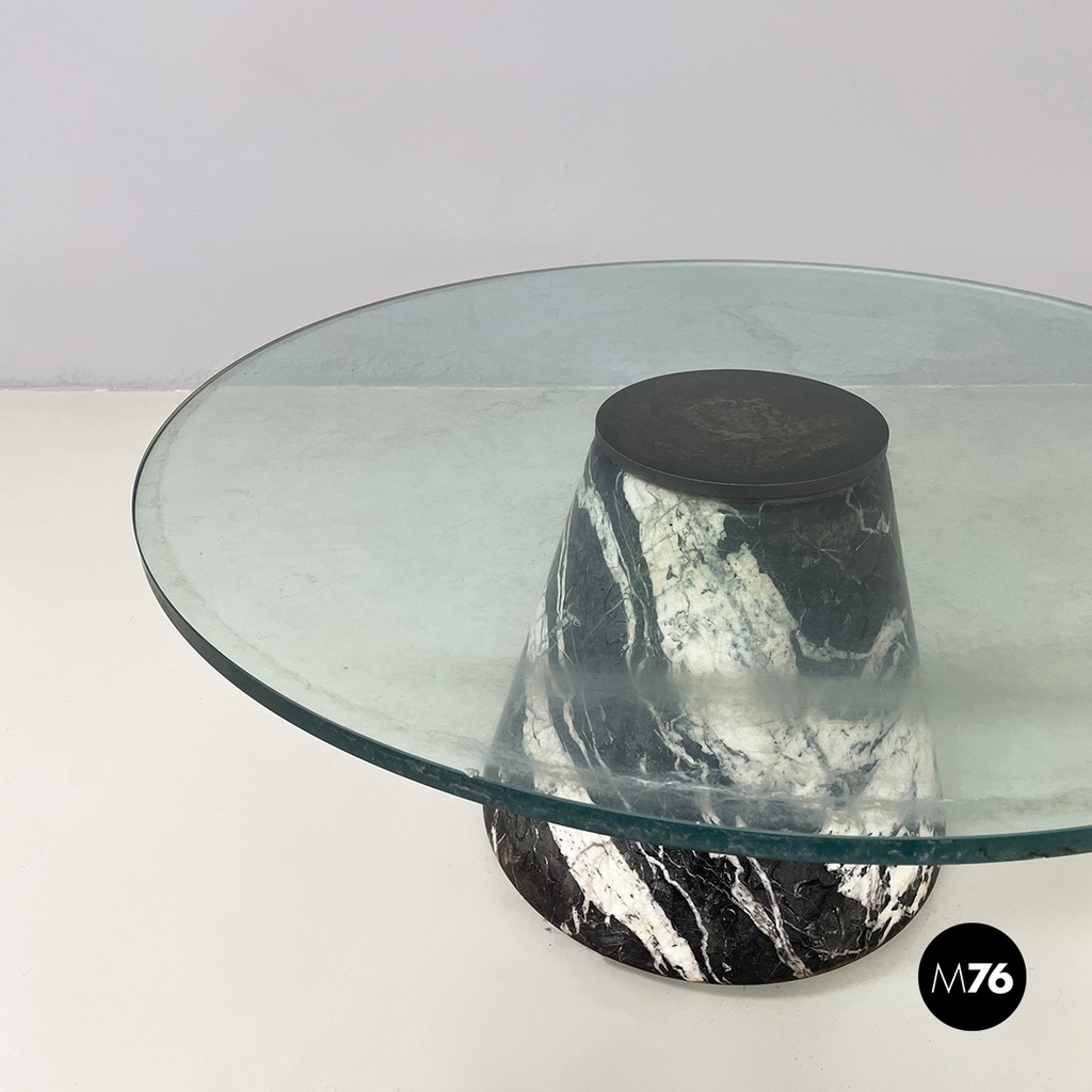 Italian modern Round coffee table in marble and glass, 1980s