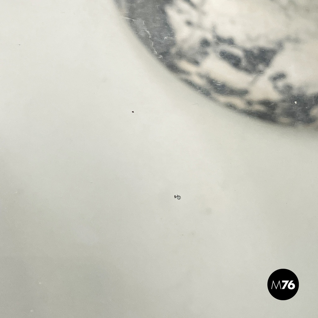 Italian modern Round coffee table in marble and glass, 1980s