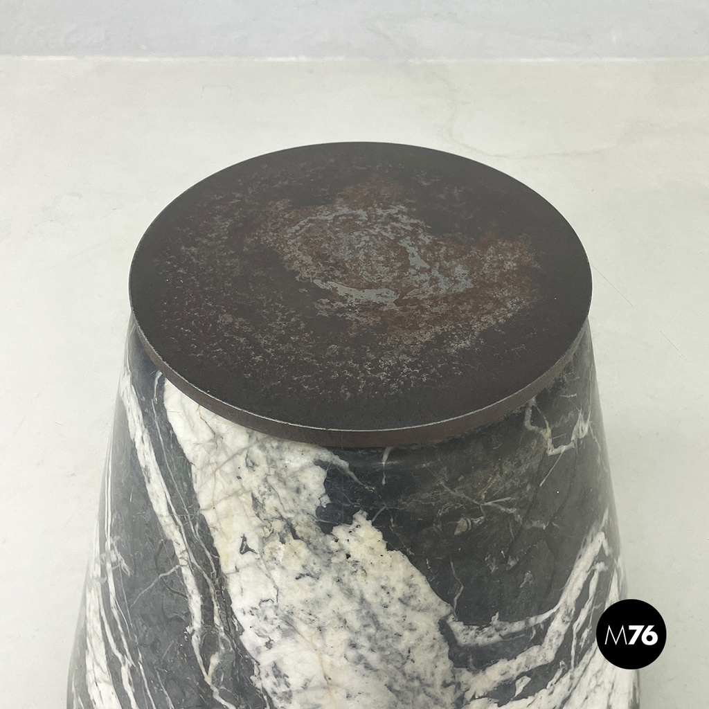 Italian modern Round coffee table in marble and glass, 1980s