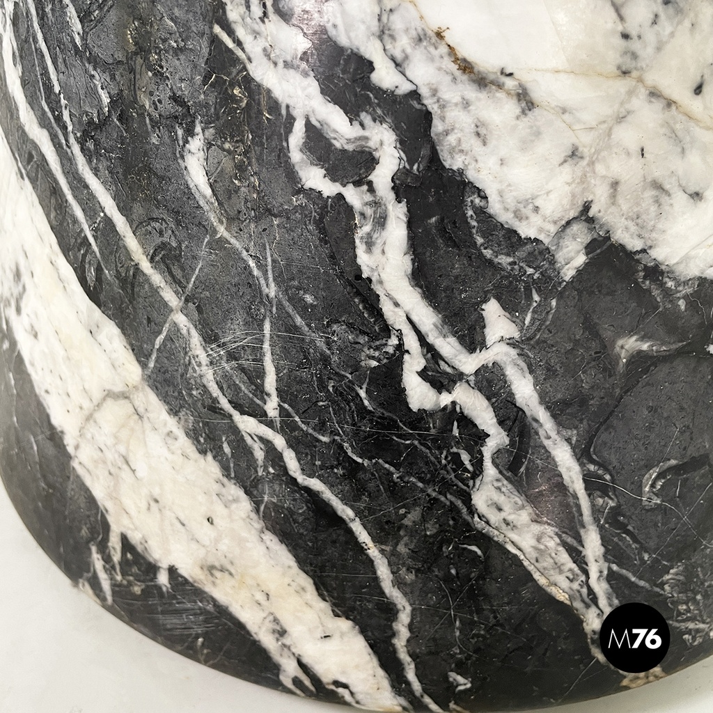 Italian modern Round coffee table in marble and glass, 1980s