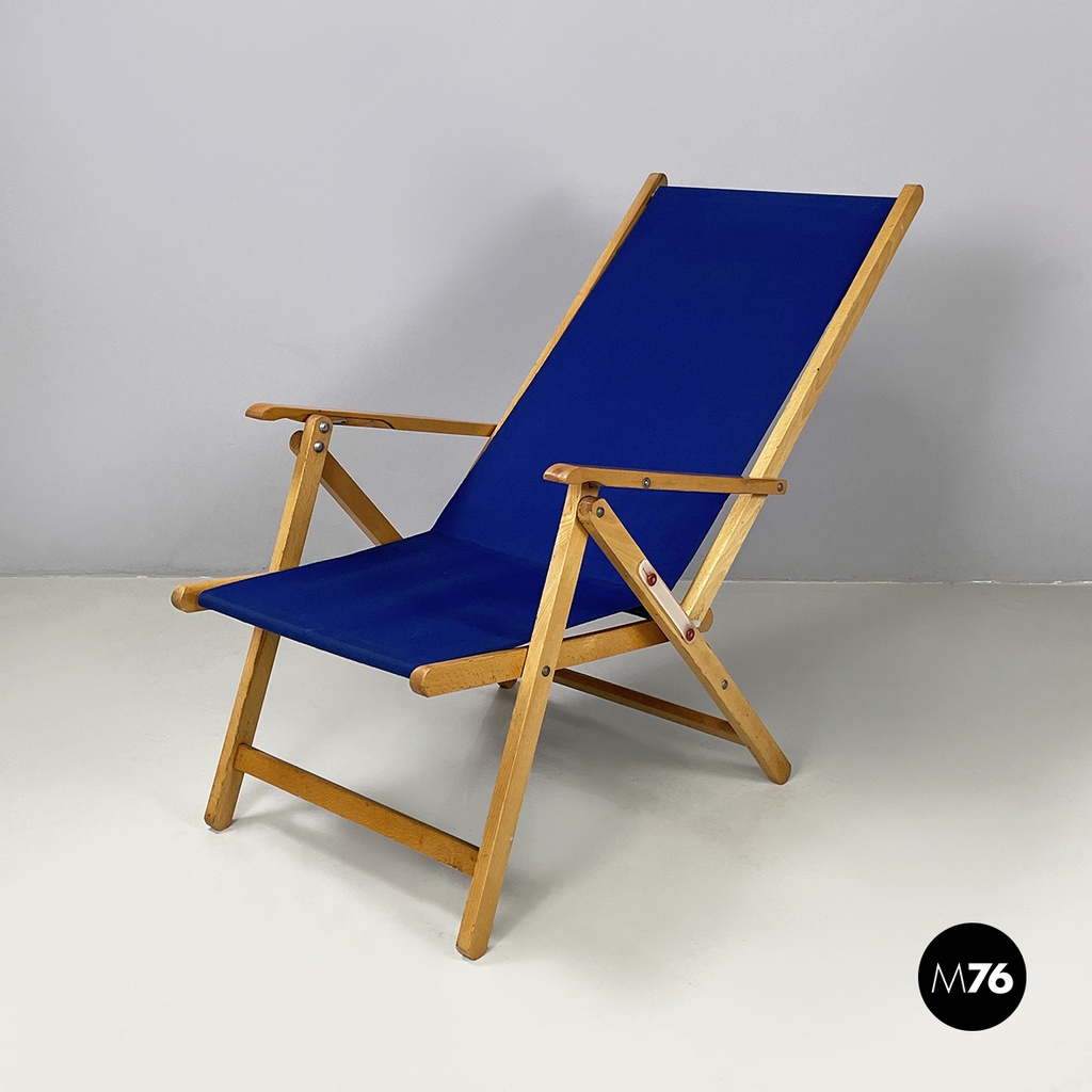 Italian mid-century Deck chair in blue fabric and wood by fratelli Reguitti 1960