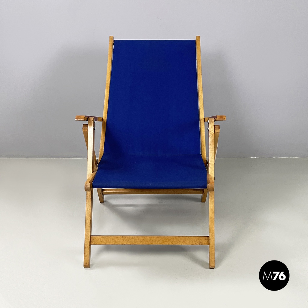 Italian mid-century Deck chair in blue fabric and wood by fratelli Reguitti 1960