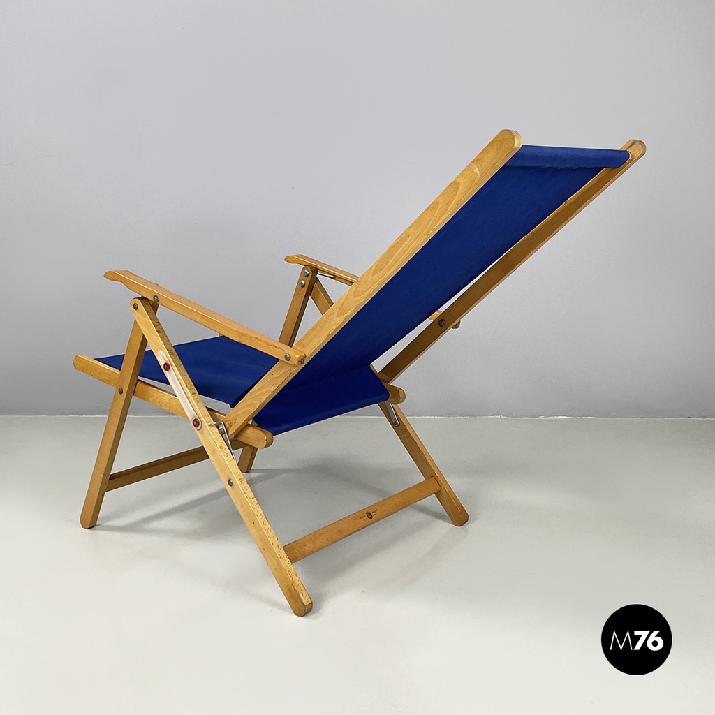 Italian mid-century Deck chair in blue fabric and wood by fratelli Reguitti 1960
