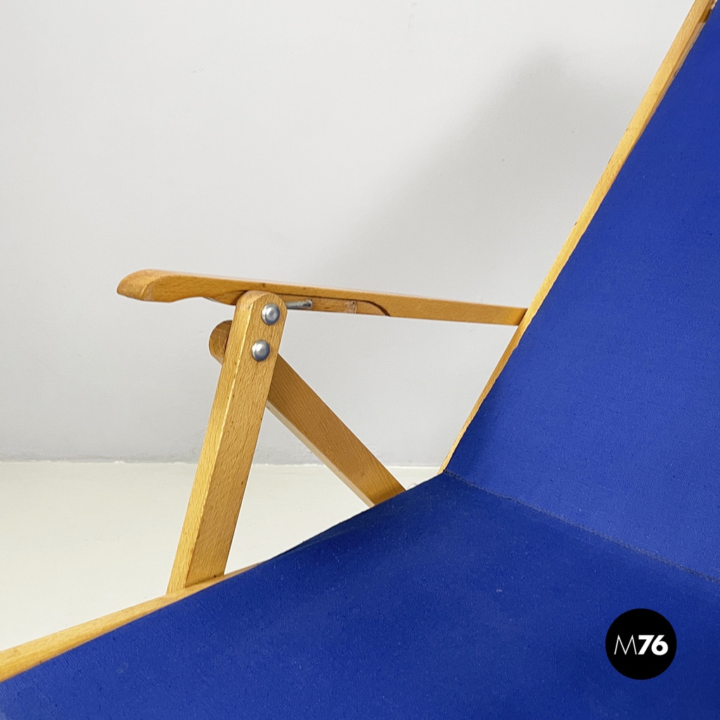 Italian mid-century Deck chair in blue fabric and wood by fratelli Reguitti 1960