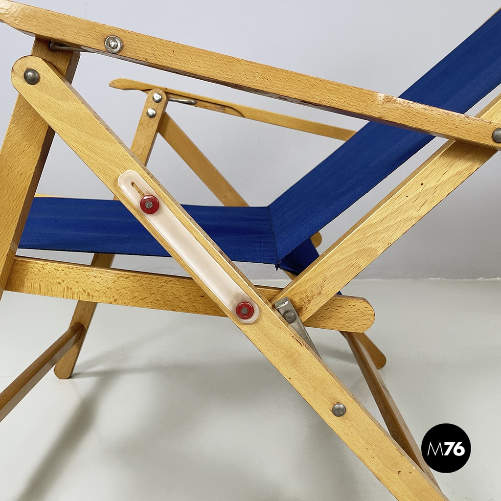 Italian mid-century Deck chair in blue fabric and wood by fratelli Reguitti 1960