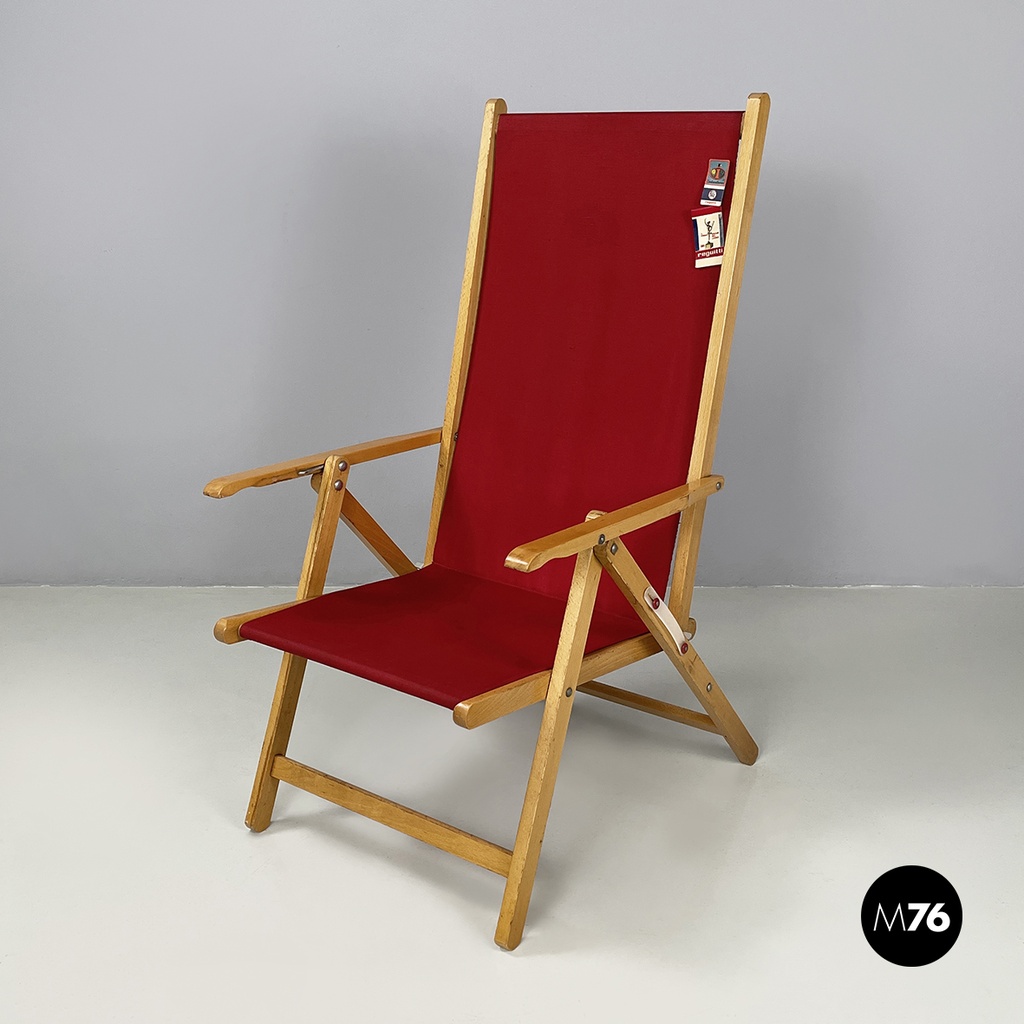 Italian mid-century Deck chair in red fabric and wood by fratelli Reguitti 1960s