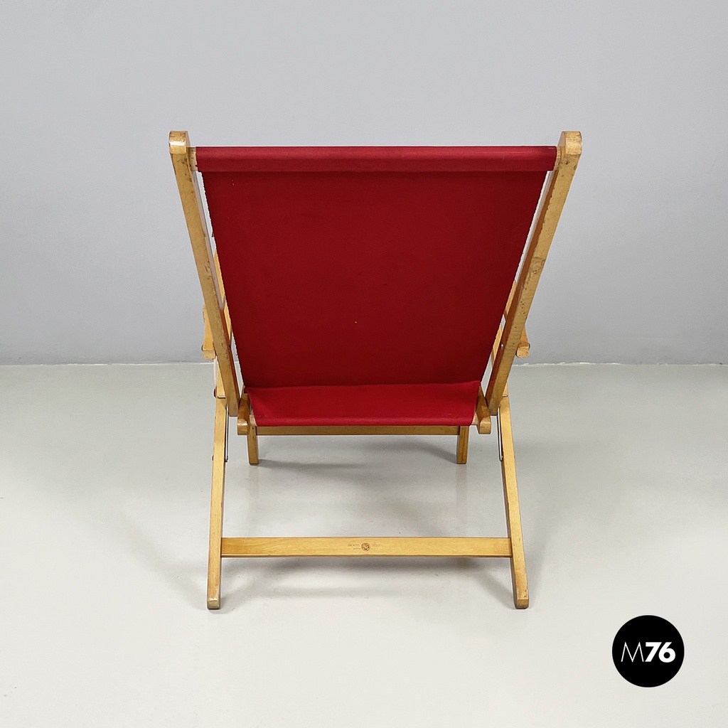 Italian mid-century Deck chair in red fabric and wood by fratelli Reguitti 1960s