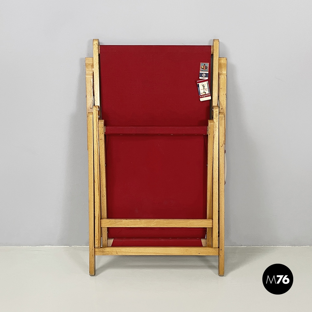 Italian mid-century Deck chair in red fabric and wood by fratelli Reguitti 1960s