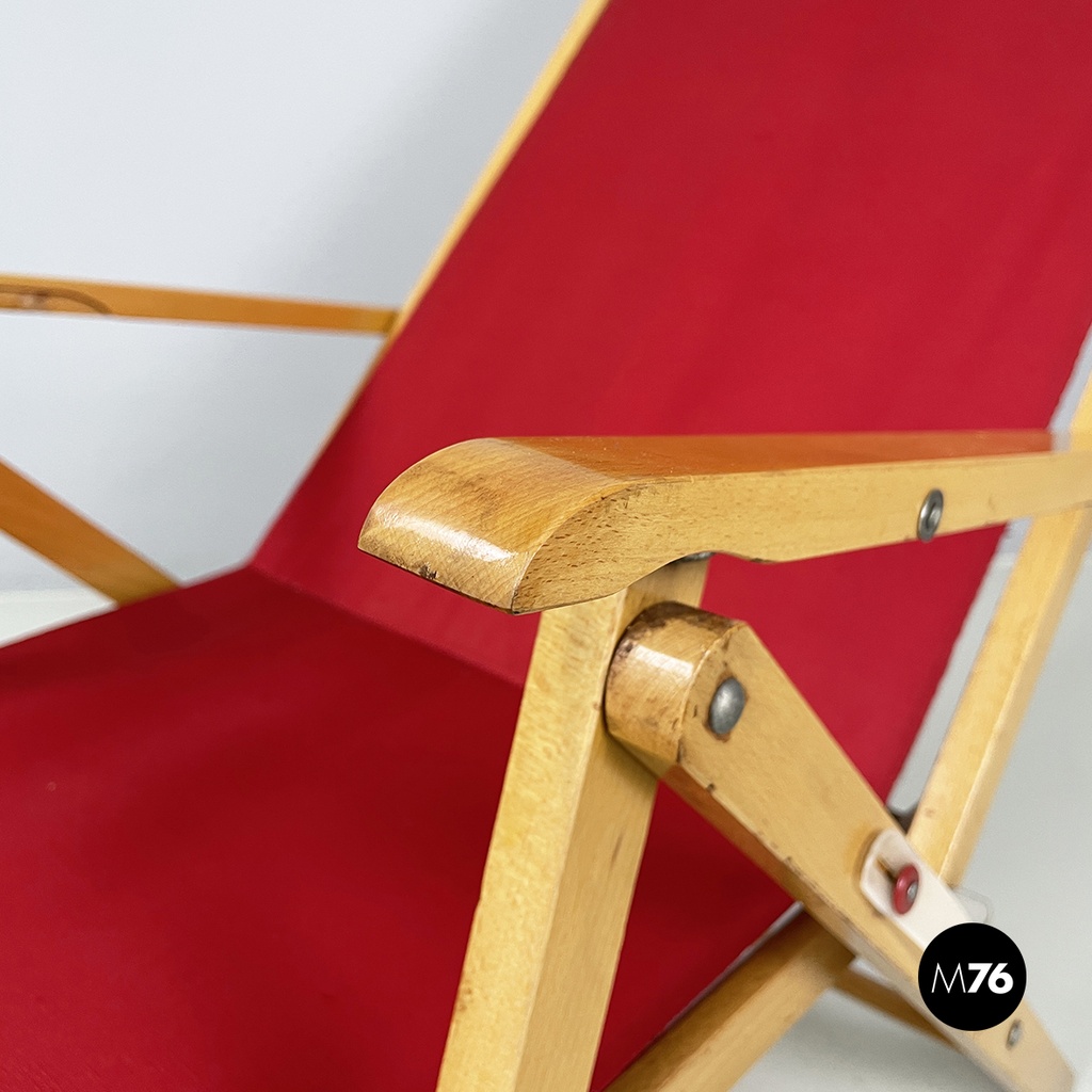 Italian mid-century Deck chair in red fabric and wood by fratelli Reguitti 1960s