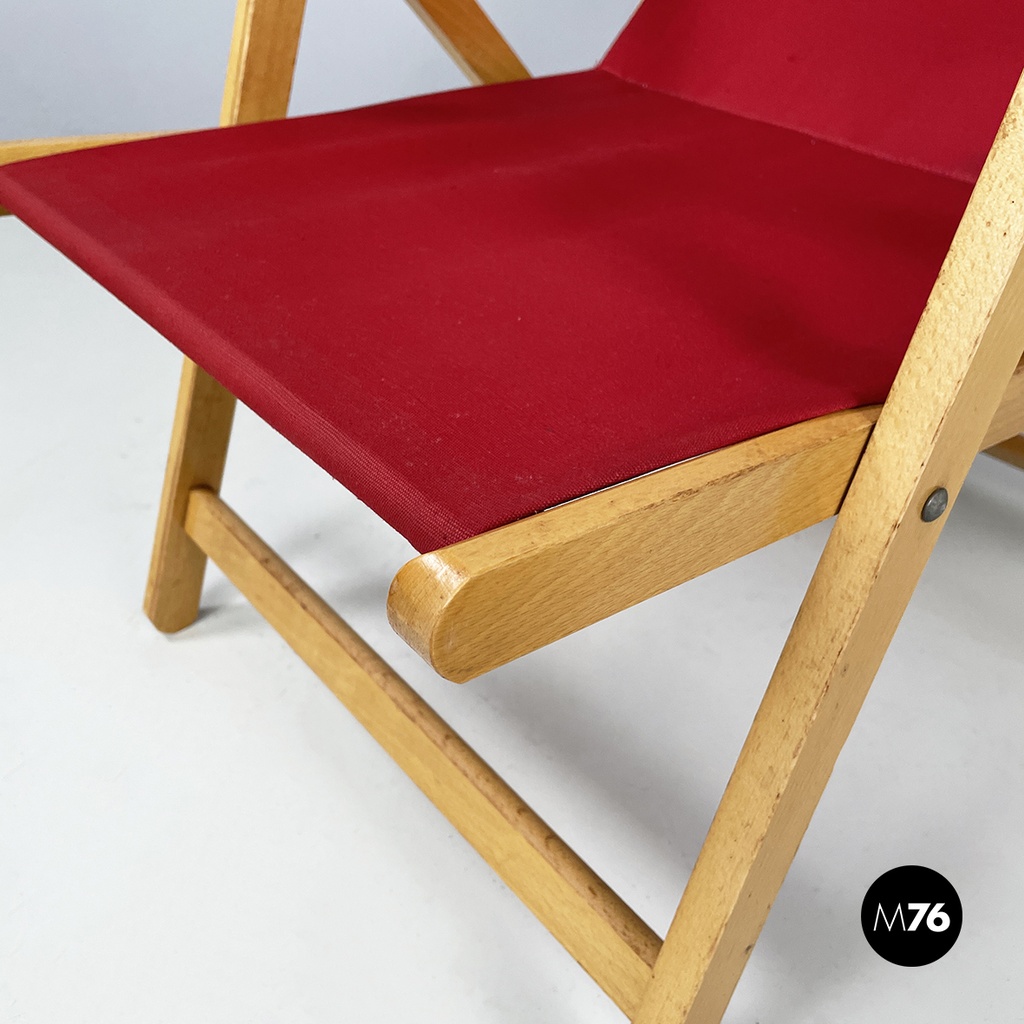 Italian mid-century Deck chair in red fabric and wood by fratelli Reguitti 1960s
