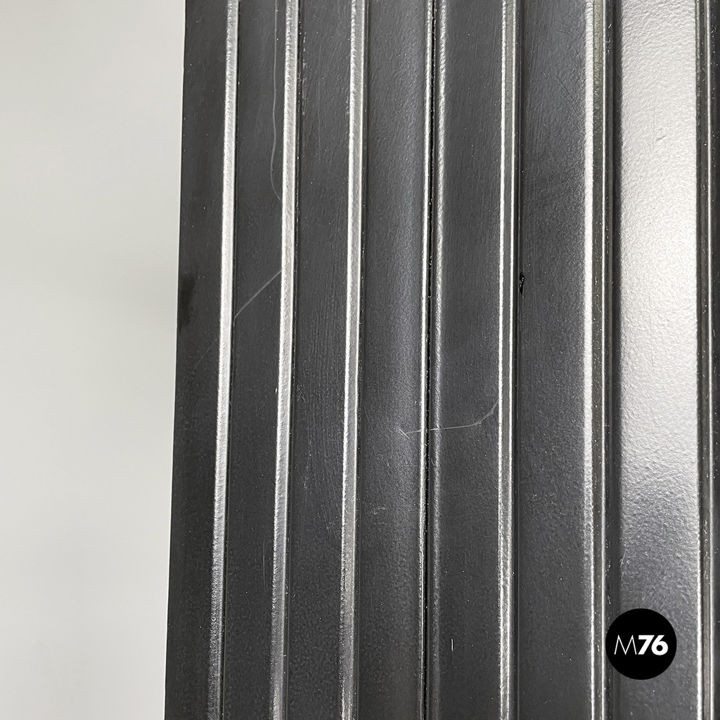 Italian modern Self-supporting bookcases in black plastic by Robots, 1990s