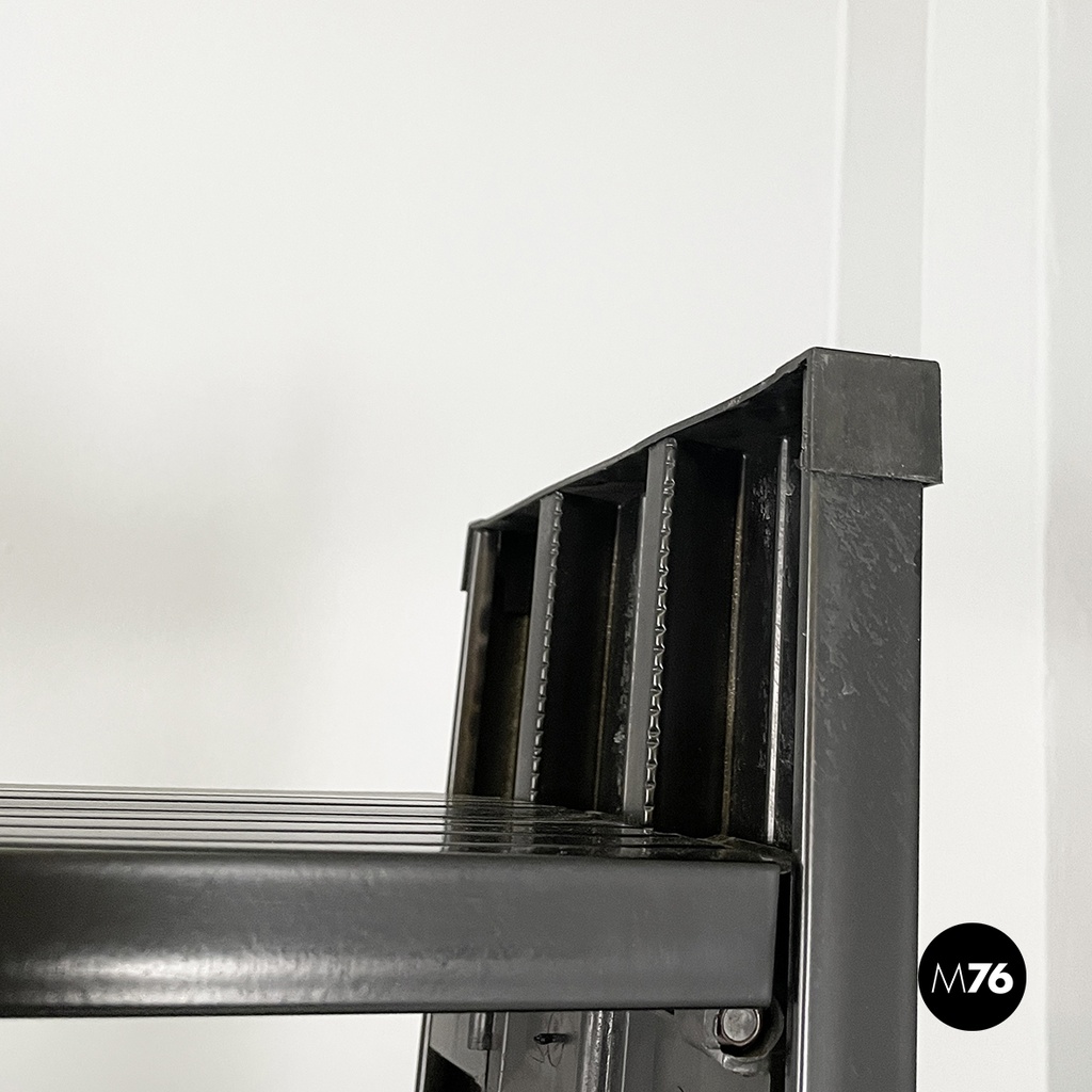 Italian modern Self-supporting bookcases in black plastic by Robots, 1990s