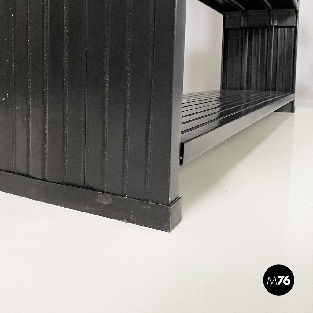 Italian modern Self-supporting bookcases in black plastic by Robots, 1990s