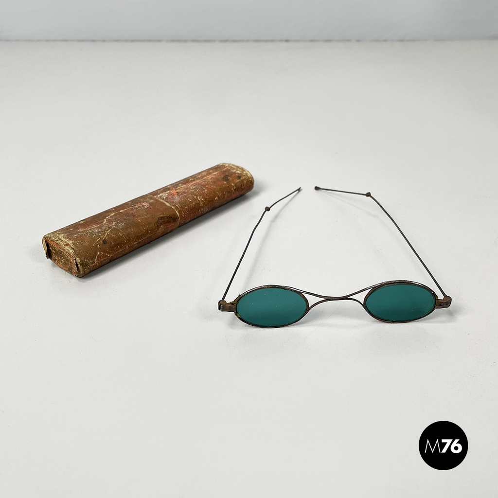 Italian mid-century modern Sunglasses in green glass and metal, mid 1900s