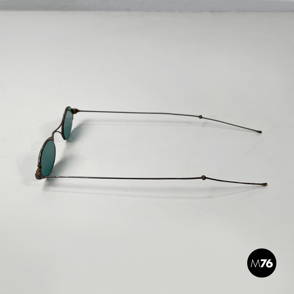 Italian mid-century modern Sunglasses in green glass and metal, mid 1900s