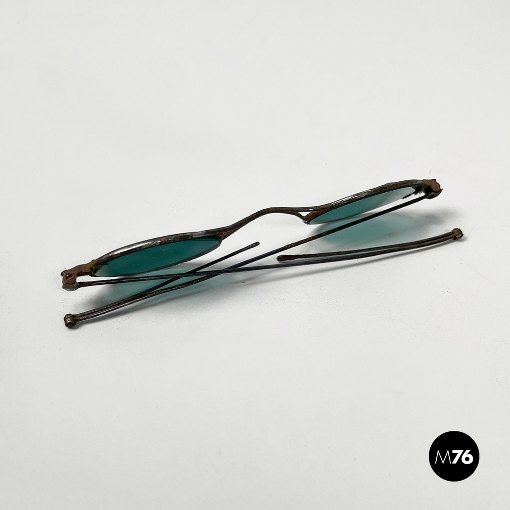 Italian mid-century modern Sunglasses in green glass and metal, mid 1900s