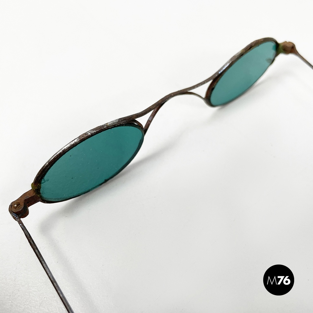 Italian mid-century modern Sunglasses in green glass and metal, mid 1900s