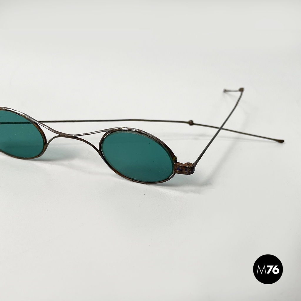 Italian mid-century modern Sunglasses in green glass and metal, mid 1900s