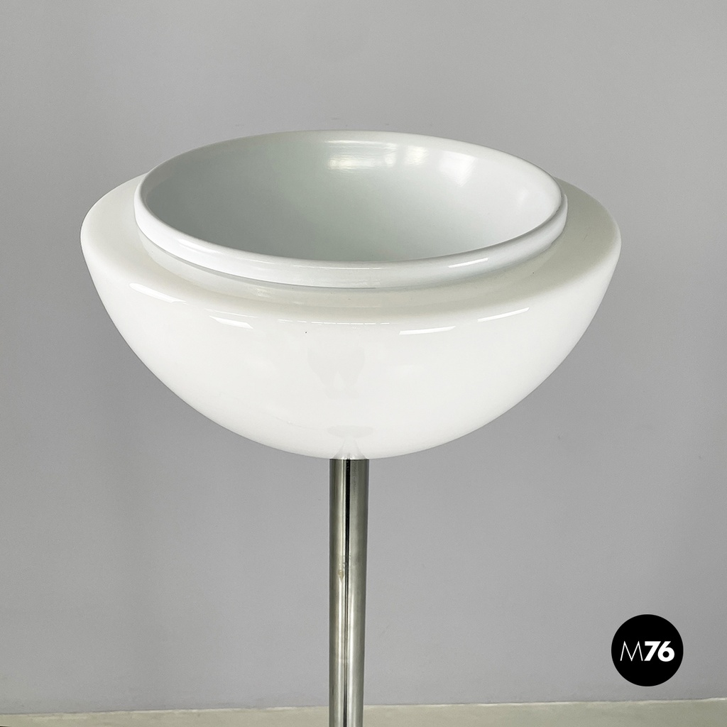 Lampada da terra in metallo e vetro opalino, 1970 ca.