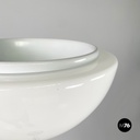 Lampada da terra in metallo e vetro opalino, 1970 ca.
