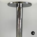 Lampada da terra in metallo e vetro opalino, 1970 ca.