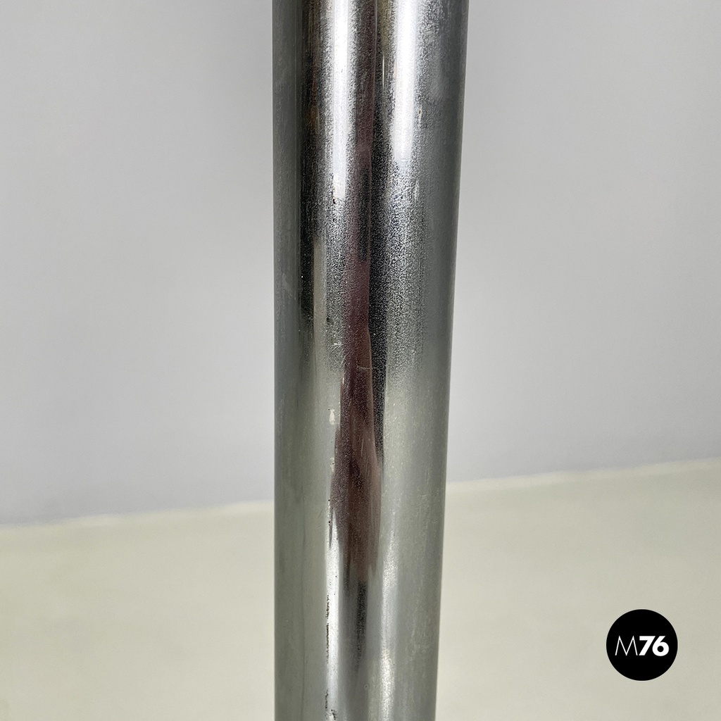 Lampada da terra in metallo e vetro opalino, 1970 ca.