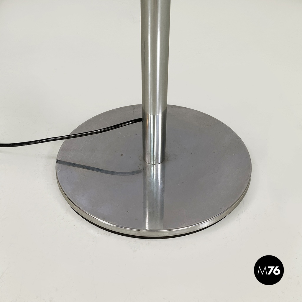 Lampada da terra in metallo e vetro opalino, 1970 ca.