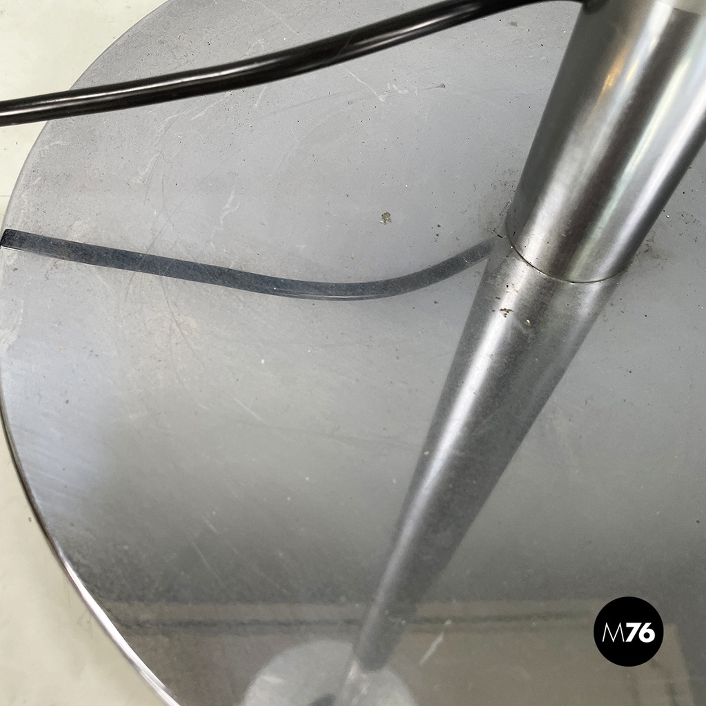 Lampada da terra in metallo e vetro opalino, 1970 ca.