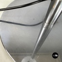 Lampada da terra in metallo e vetro opalino, 1970 ca.