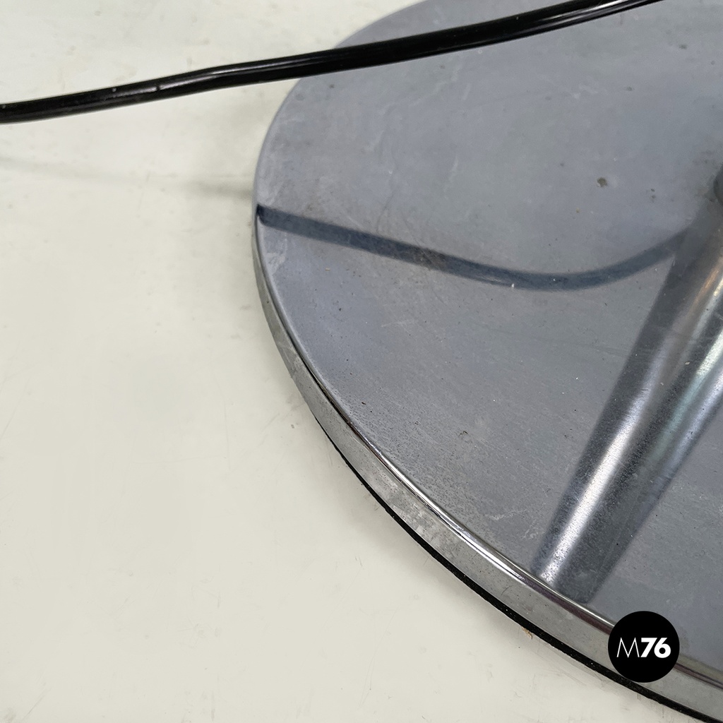 Lampada da terra in metallo e vetro opalino, 1970 ca.