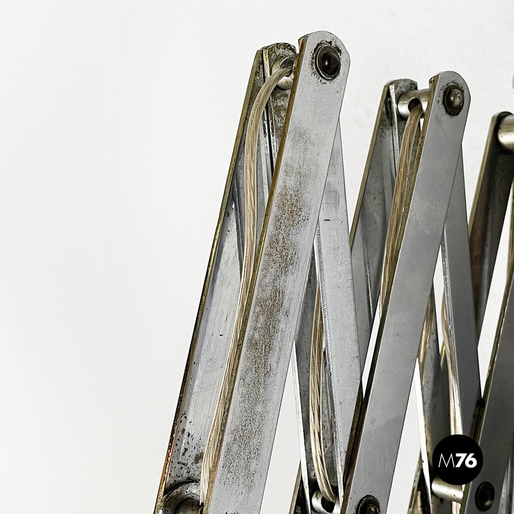 Italian mid-century modern Pantograph wall lamp in red metal, 1960s