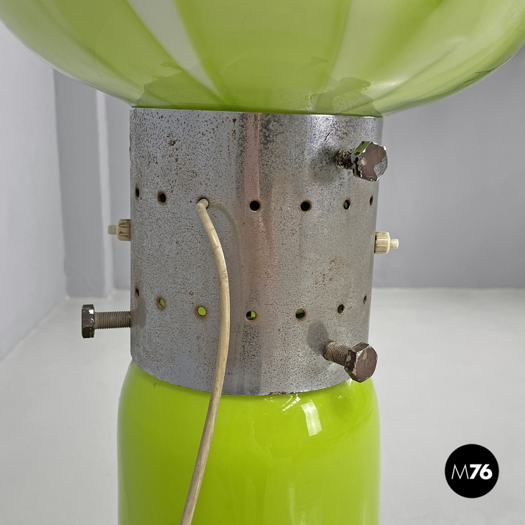 Italian modern round floor lamp in green and white Murano glass, 1970s