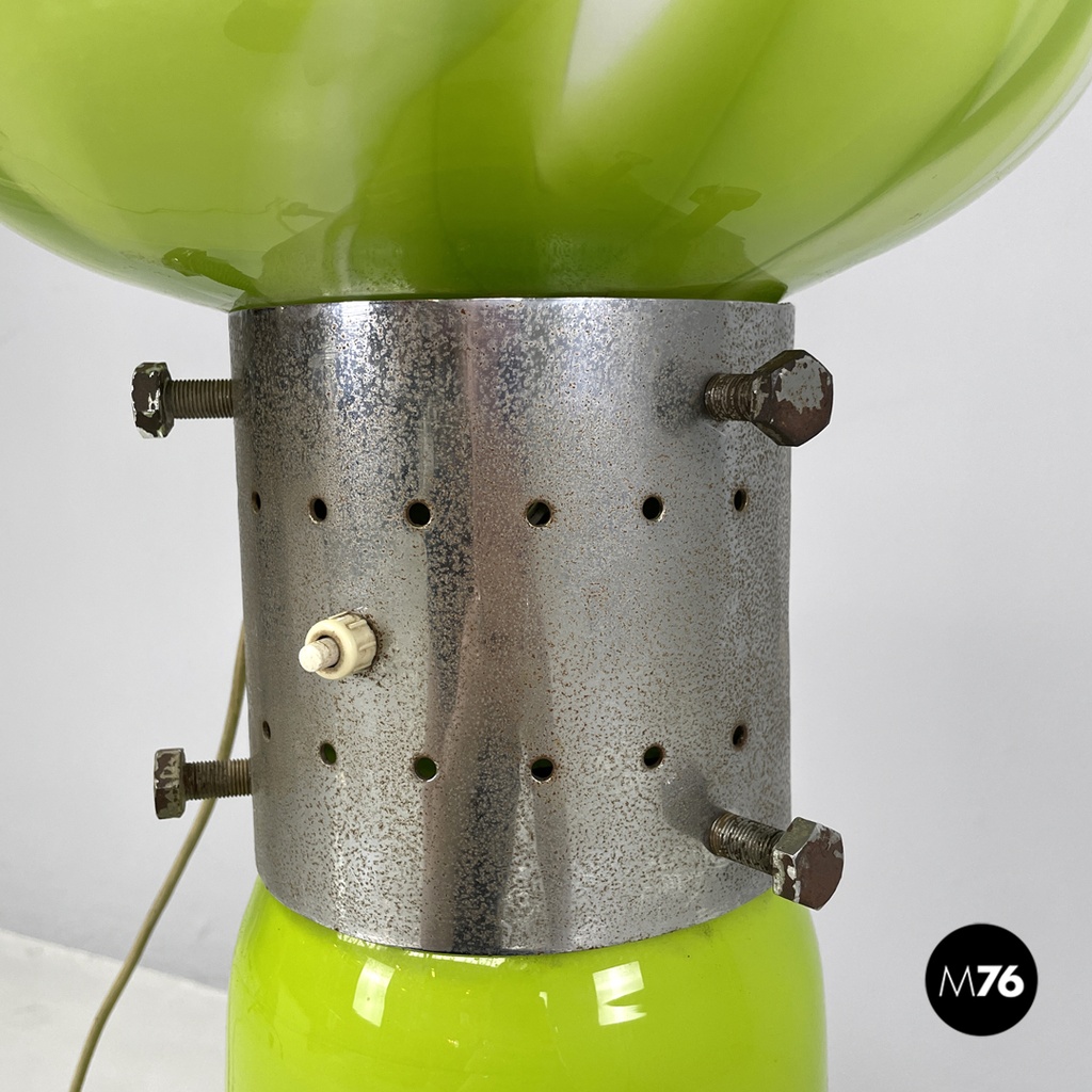 Italian modern round floor lamp in green and white Murano glass, 1970s
