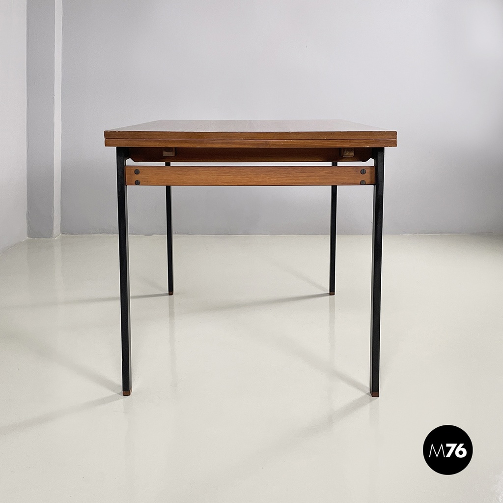 Italian mid-century modern Extendable dining table in wood and black metal 1960s