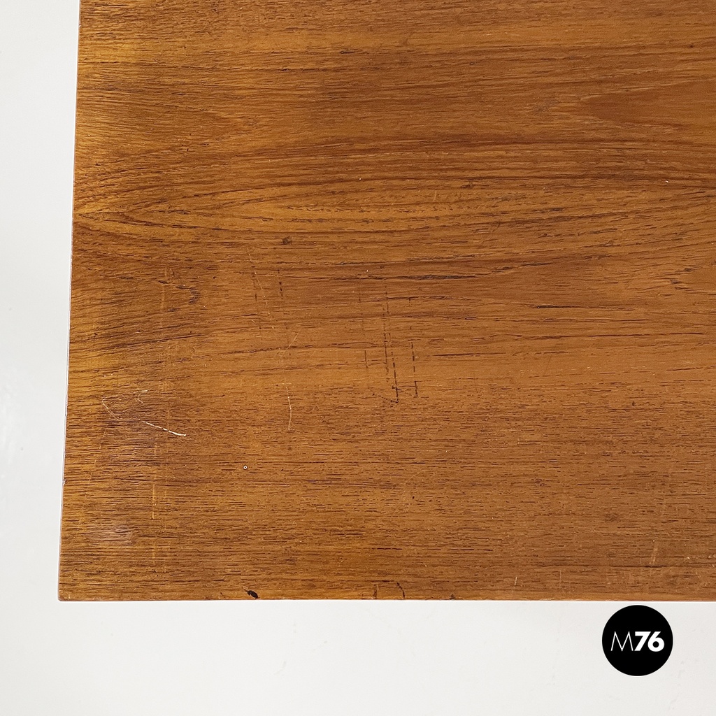 Italian mid-century modern Extendable dining table in wood and black metal 1960s