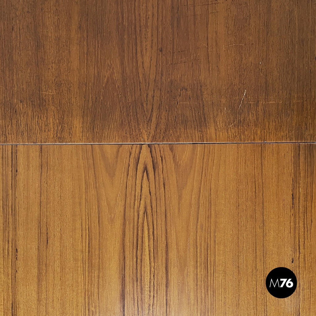 Italian mid-century modern Extendable dining table in wood and black metal 1960s